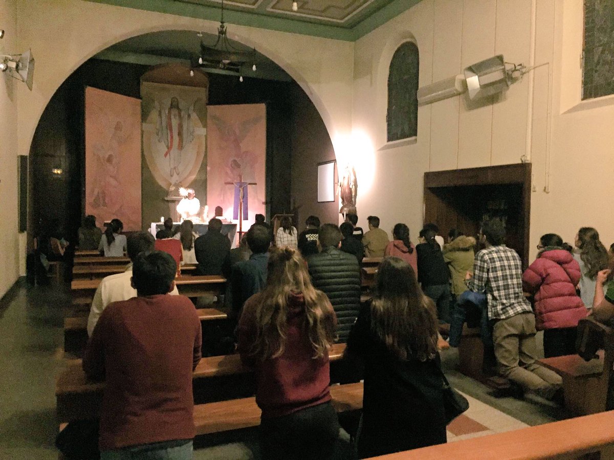 ElBonRecer's tweet photo. Els #BRLimoncitos han viscut un recés a l'estil americà, dinamiques i moments x reflexionar amb una adoració davant del Santissím i 🎼worship https://t.co/z0eRqezRMg