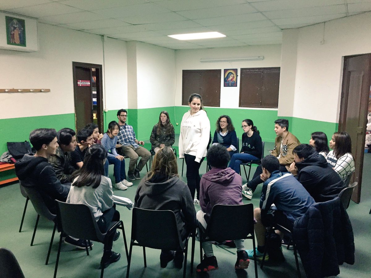 ElBonRecer's tweet photo. Els #BRLimoncitos han viscut un recés a l'estil americà, dinamiques i moments x reflexionar amb una adoració davant del Santissím i 🎼worship https://t.co/z0eRqezRMg