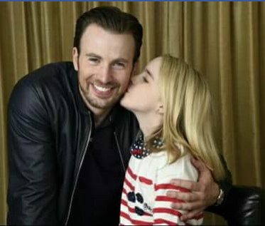 TeamCEBrazil's tweet photo. Esses dois são muito fofos! ❤ #ChrisEvans #MckennaGrace #GiftedMovie #perfection #pressconference #TeamCap https://t.co/t4yEsEskmu