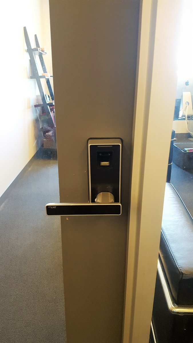 lock_genius's tweet photo. Lock Genius SF(415)792-100 #locksmithSF 
Finger print lock system
#SanFrancisco #DalyCity #Pacifica #SanRefael #Oakland #SanMateo #Locksmith https://t.co/okxBrP05ts