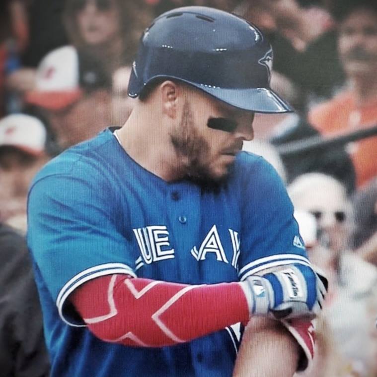 2XUcanada's tweet image. Can this Monday get any better? #TorontoBlueJays #2XUPerformance #OpeningDay