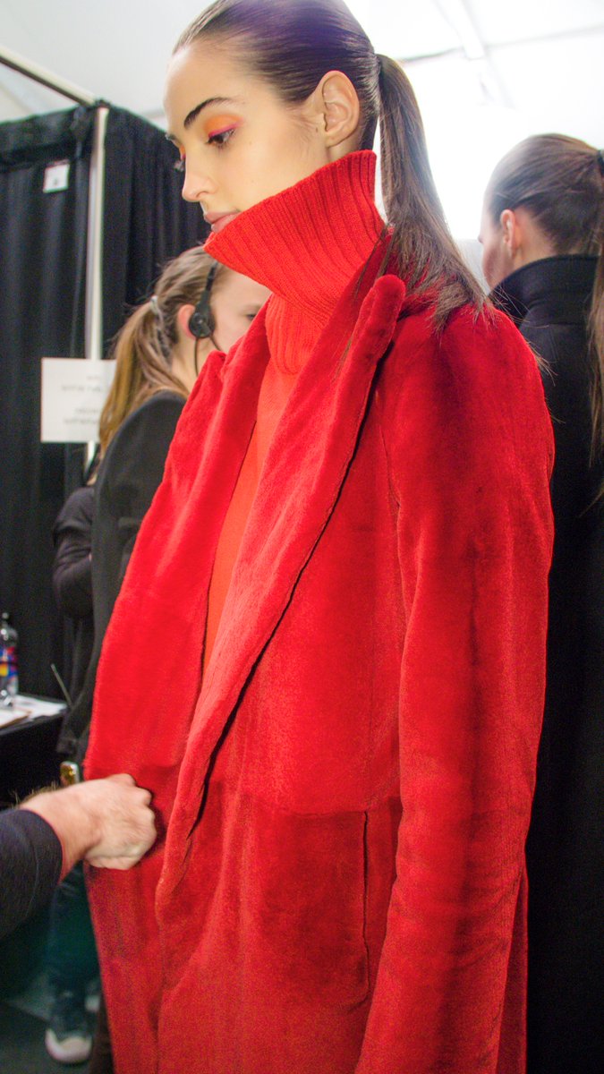 OscardelaRenta's tweet photo. Layer up. #ODLRFall17 https://t.co/Tc7Bbqm0N3