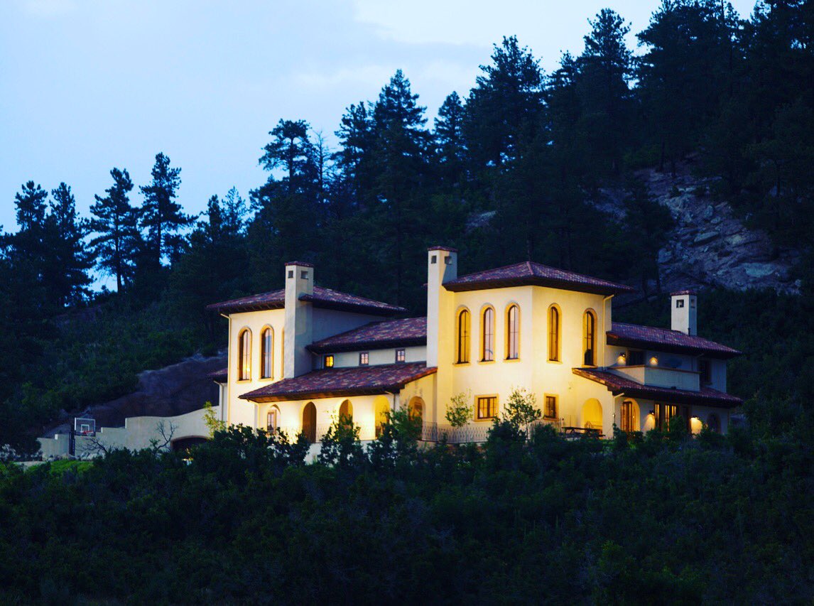 Perched beautifully on a mountain side in Colorado.  #beauty #architecture #colorado #coloradostyle #beautifulhome #elegant #art #architect