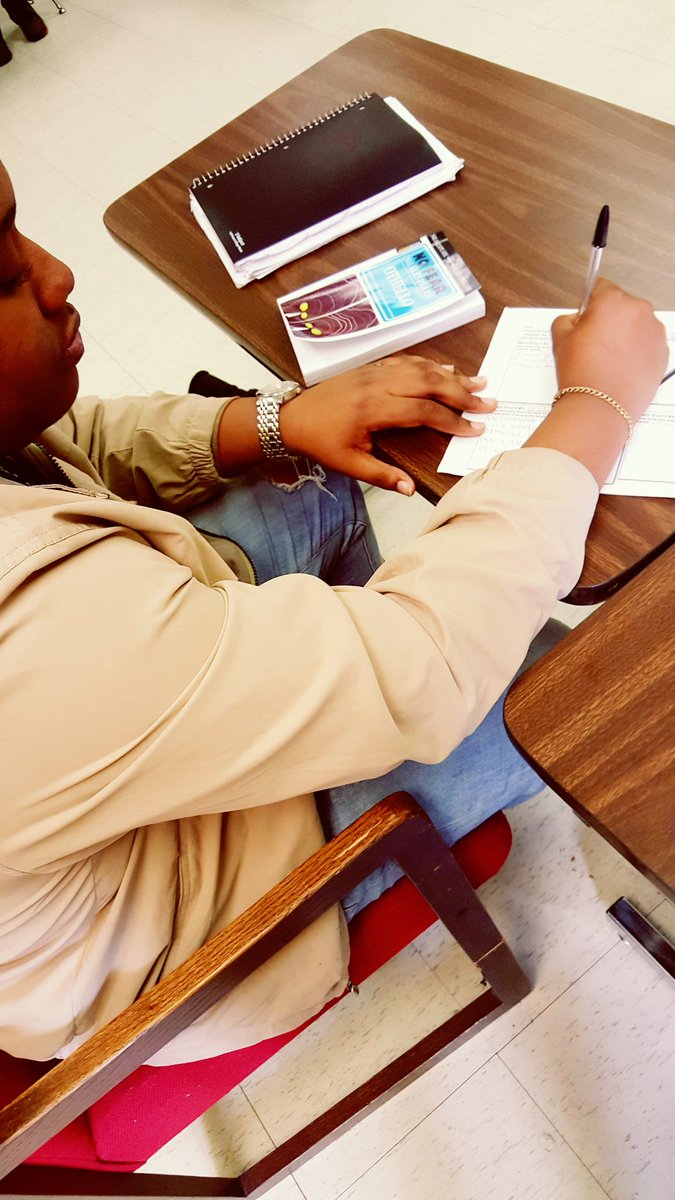 lmkinard's tweet photo. @TWingateAndrews Scholars at work! #CelebrateMonday #twapride #EnglishTeachersRock https://t.co/ml7HLmZPP9