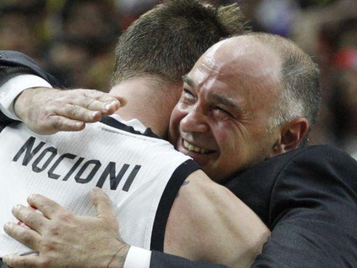 Hoy es un día jodido para el baloncesto.
Se podría decir tanto, y aún así sería poco....
En fin.

GRACIAS POR TODO, Y POR LO QUE QUEDA