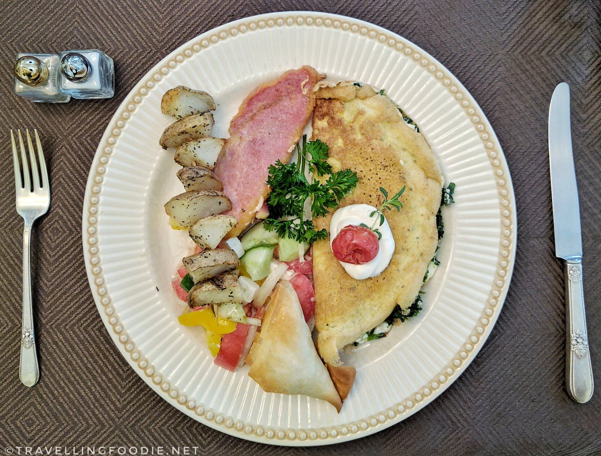 Mornington Rose Bed and Breakfast: Spinach + Feta Omelet, Peameal Bacon, Rosemary Potatoes with lemon, Spanakopita and Greek Salad