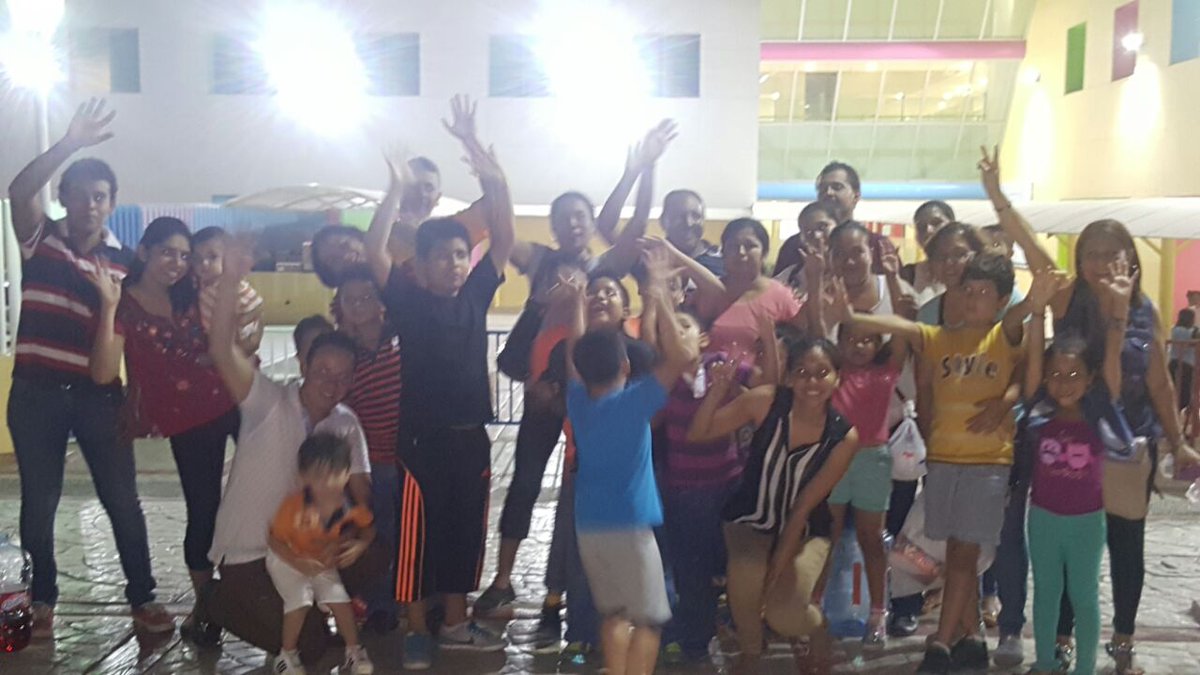 JUVIMO's tweet photo. En el Hospital #Pediátrico con la actividad #GestosdeAmor una actividad llena de mucho amor. #Juvimo @ImjuveMX https://t.co/yYiP0cCaLQ