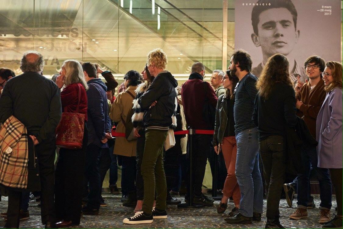 VisualPhonicBCN's tweet photo. Así lucía la entrada de la @filmotecacat el pasado 17 de marzo. El 21 de abril, repetimos? #visualphonic #cine #cinemudo #filmoteca https://t.co/ZxlLzXlNaa