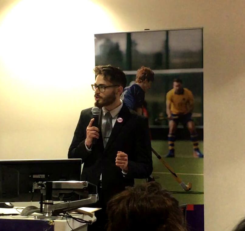 Pressure on Kingston University to drop use of real fur in student fashion collections
surreycomet.co.uk/news/15200651.…