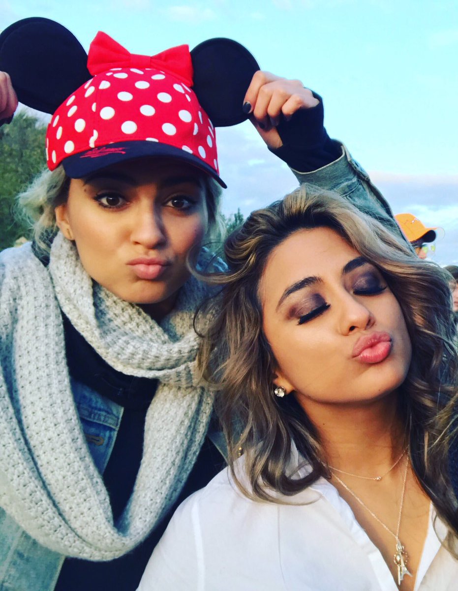 allyflashbacks's tweet image. remember when ally and tori went to disney
