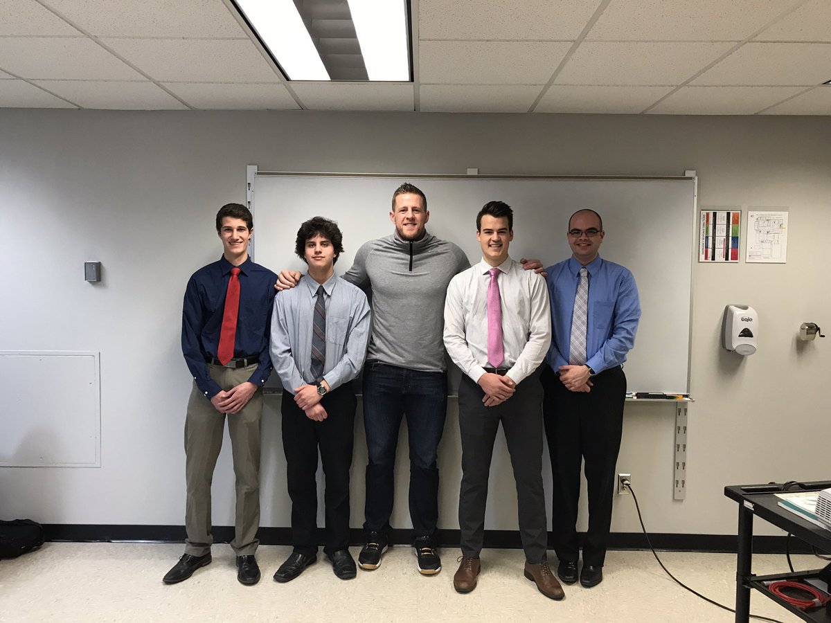 PewaukeeInsight's tweet photo. Such a great morning to have our students present to @JJWatt! Students are working on a project with @JJWFoundation. #FutureReady https://t.co/Nts8k2EIns