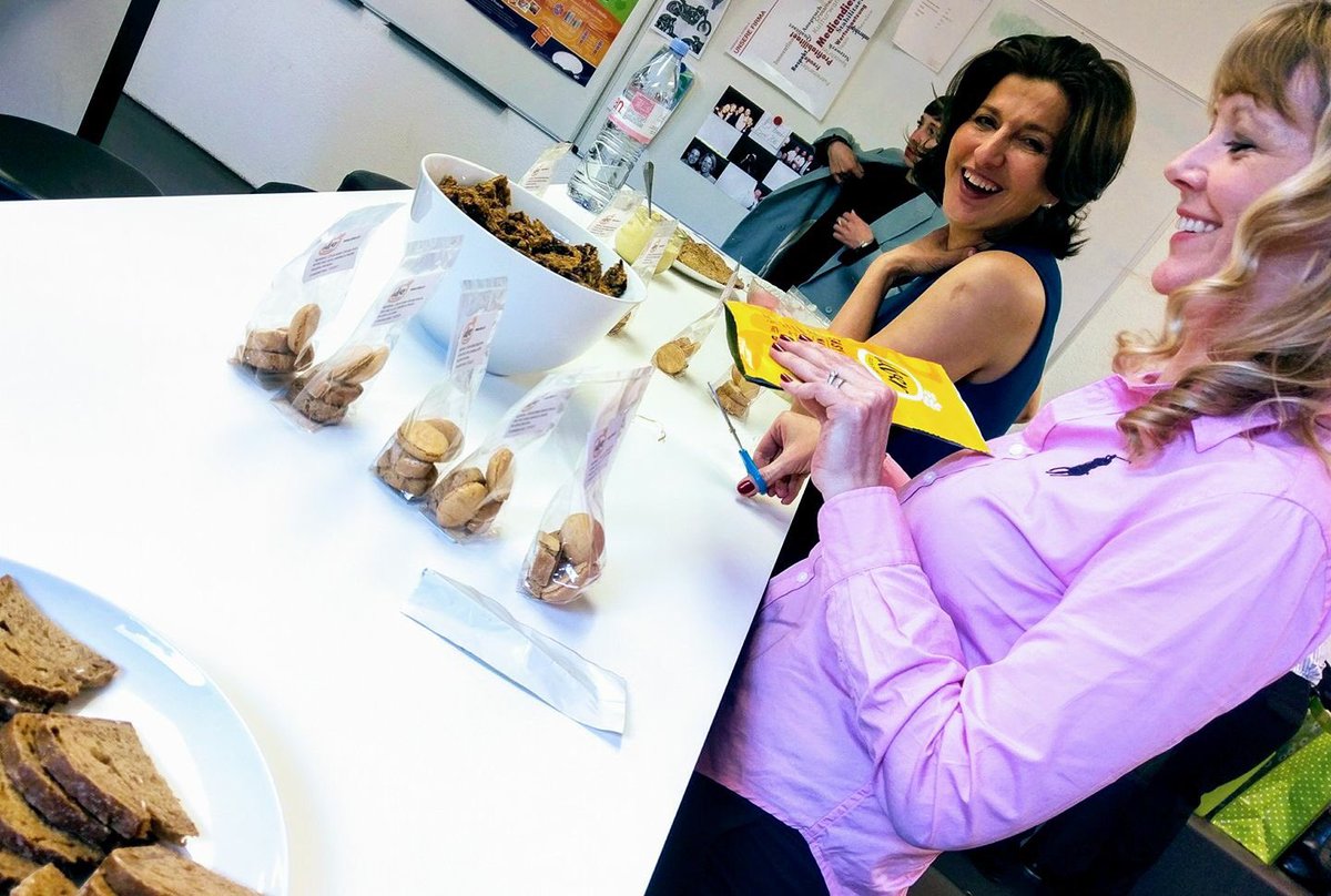 vrmandat's tweet photo. It's a cool idea to invite a food #startup for a #crowdfunding-presentation! #ccrowd #raizers #ssuf. #startups presenting: #nenufar #alver https://t.co/hzxbcU0CUK
