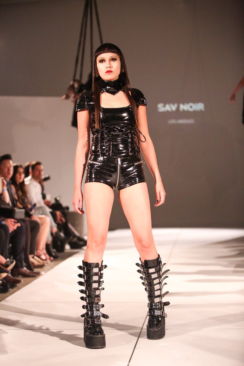 LAFW's tweet photo. 👊💥 CHAOS TO COUTURE by @savnoir 🤘 View the whole collection on @StylePull! 
➡ https://t.co/mwYuMIZzdy! #ElevatingLA

📸: @bryanfloresjr https://t.co/5uDNDmzR34