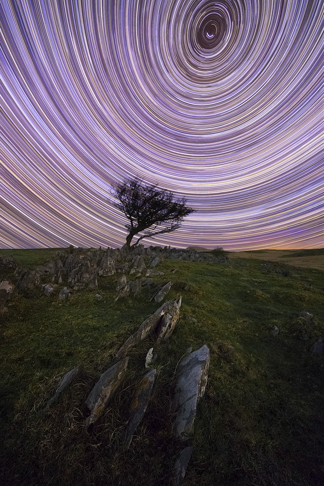 😲 wow! RT @awallacephoto: Finally Wales gave me clear skies long enough for a total 9 hour exposure #BreconBeacons