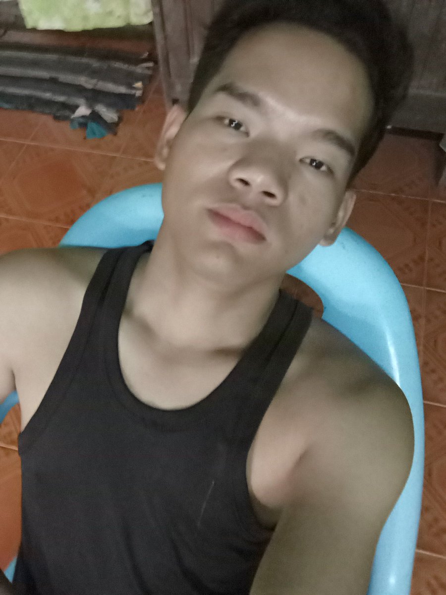 KoLayMyint1's tweet photo. Taking rest and selfie :-) https://t.co/aKZHhphQuB