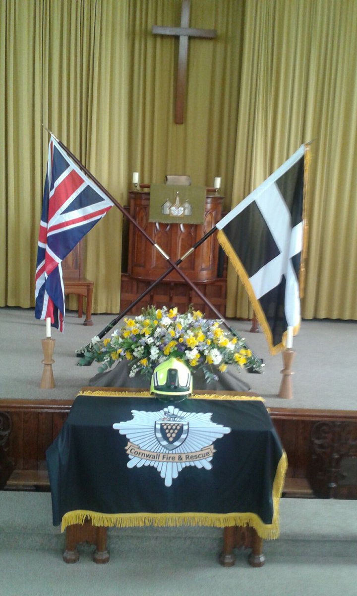 DelaboleCFRS's tweet photo. Today we paid tribute to CM Cuff!  RIP Don you will be truly missed. @CornwallFRS https://t.co/VHXBOSX6he