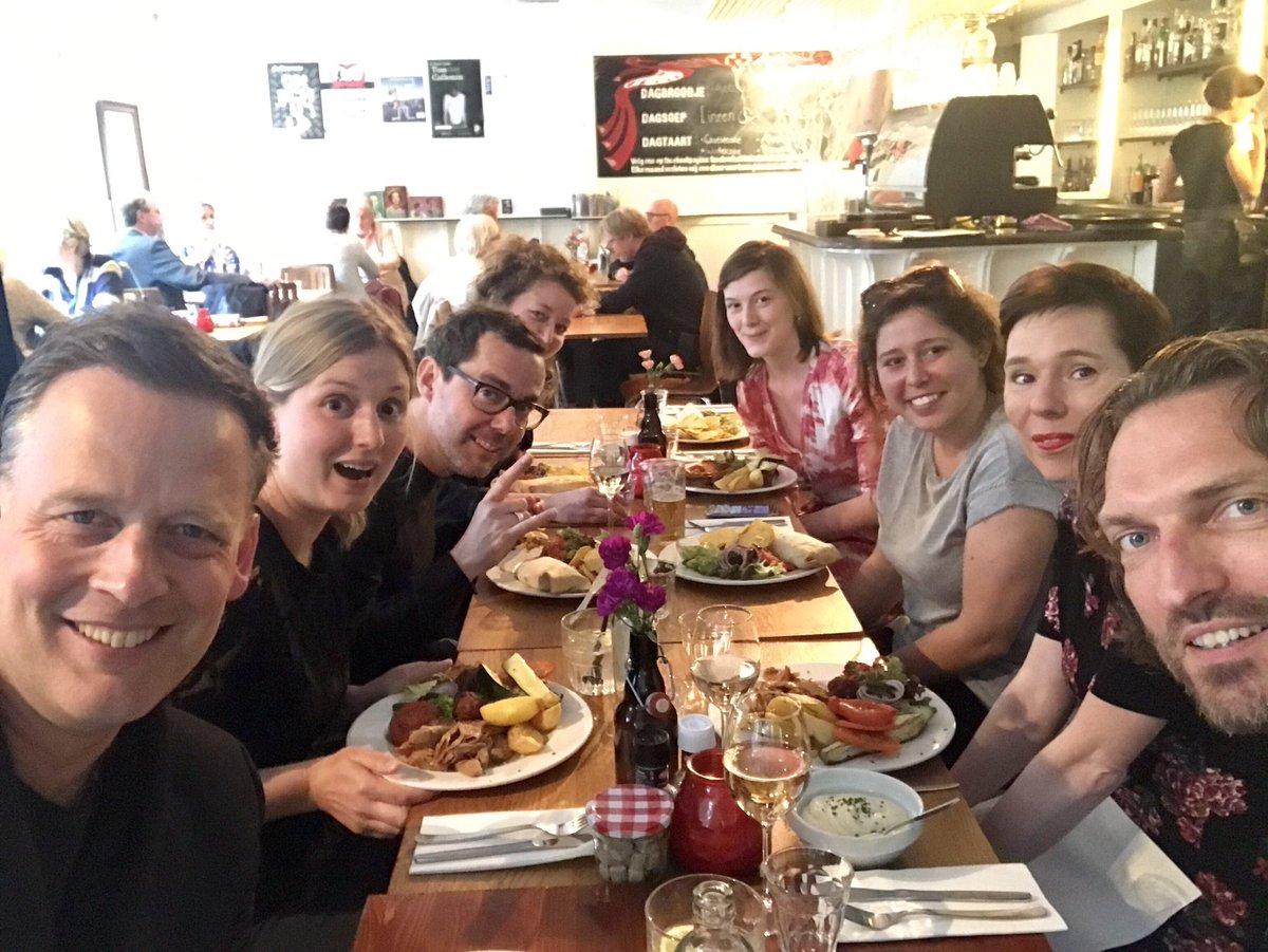 Pre-show dinner selfie alert. #waumansvictoria @brakkegrond #literatuur