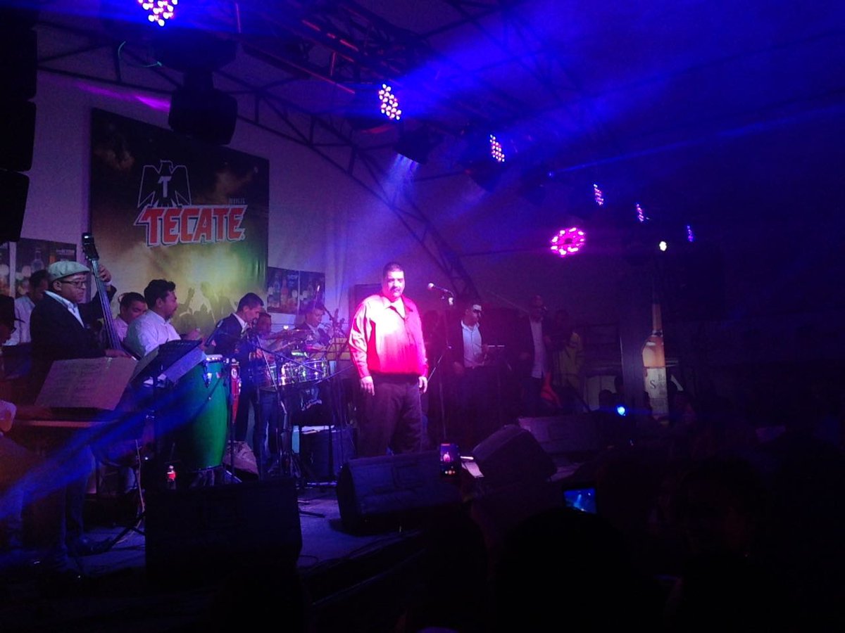 MobilesoundE's tweet photo. Momentos con @Maelo__Ruiz en @eventosmartinfi gran artista, gran público, gran producción de @MobilesoundE #JimmyDJ #FBT #xtremeparty https://t.co/63ynCOU3uC