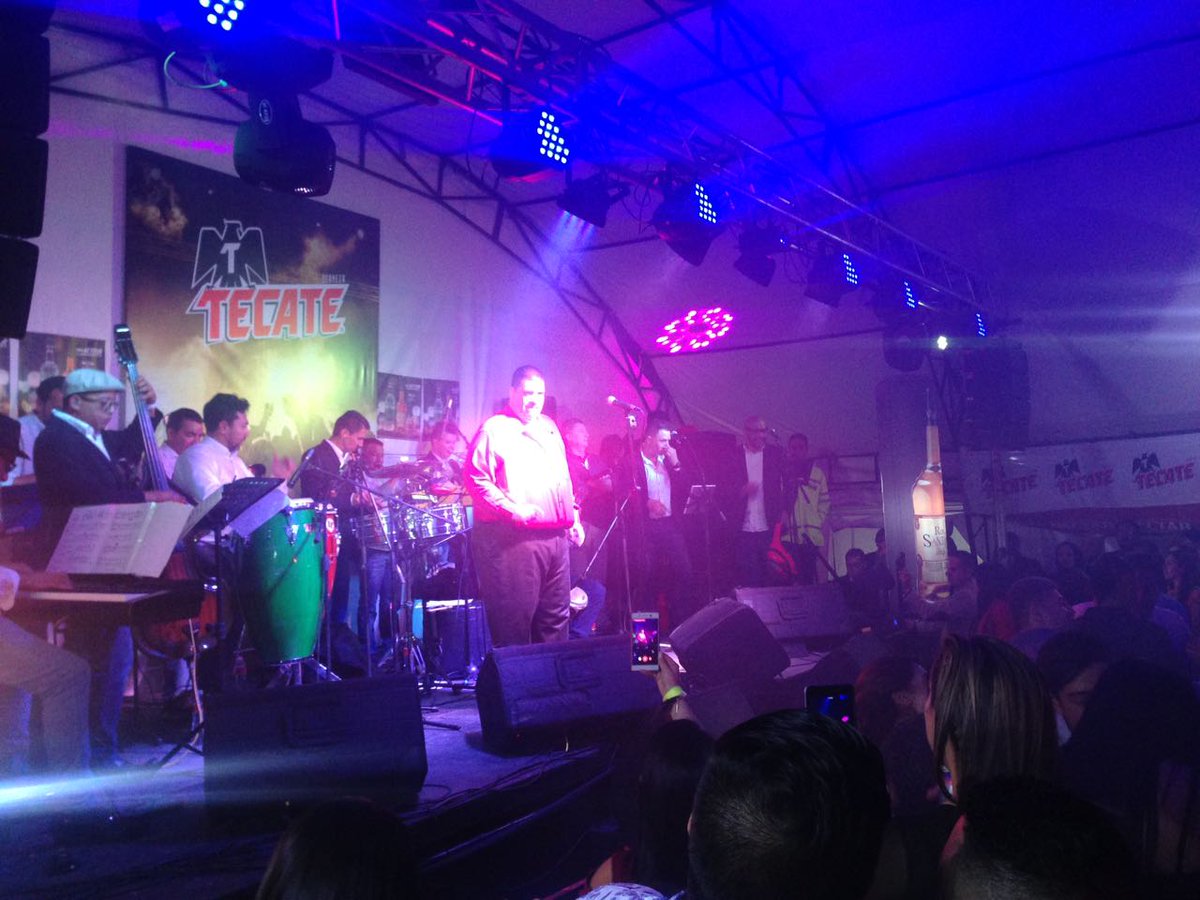 MobilesoundE's tweet photo. Momentos con @Maelo__Ruiz en @eventosmartinfi gran artista, gran público, gran producción de @MobilesoundE #JimmyDJ #FBT #xtremeparty https://t.co/63ynCOU3uC