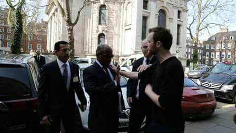 Moon_Kidnapper's tweet photo. Millions of Yemeni think and proud of @SamWalton .Who panic Brigade Asiri the crimes Saudi in #Yemen
#We_all_Sam @RT_com
#Saudiwarcriminals https://t.co/GUq4XmcGn4