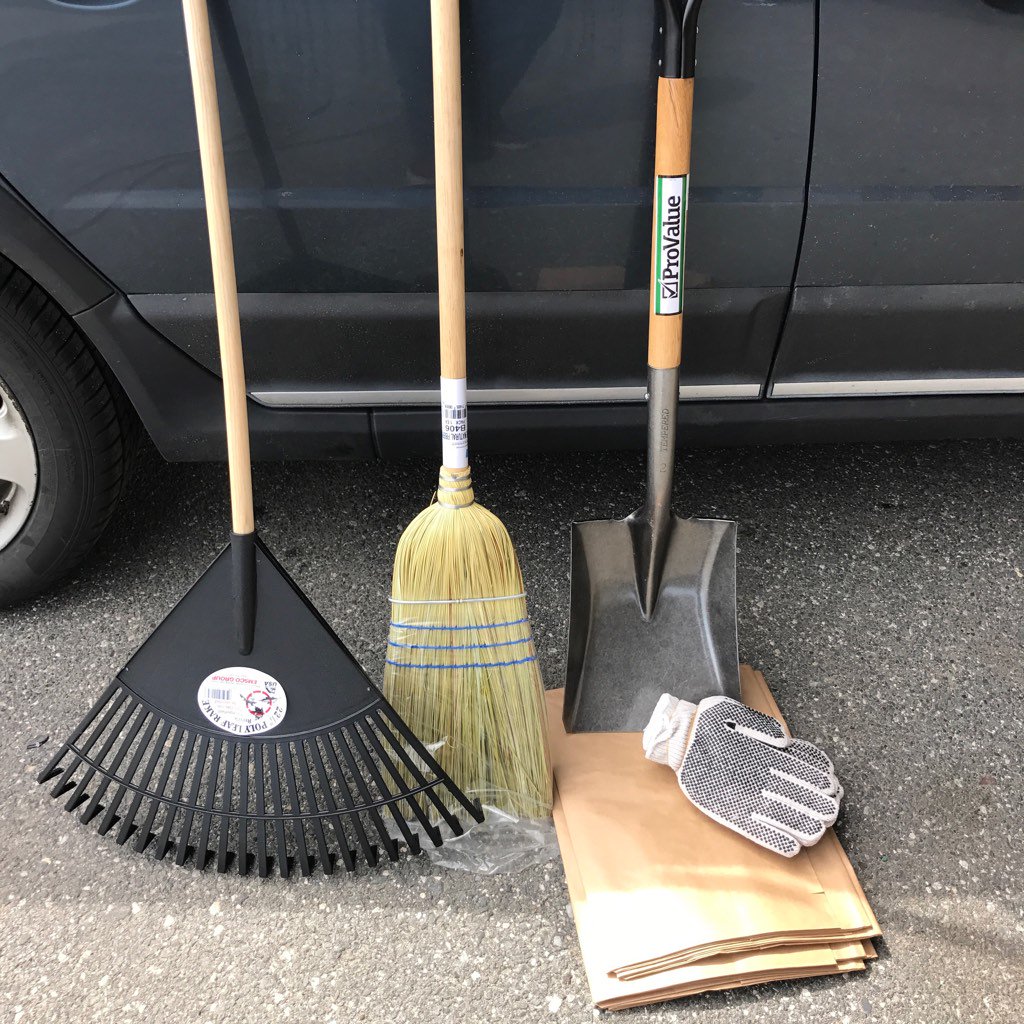 Did you know that @PhilaStreets provides #FREE supplies to #neighborhoods for this weekend's #phillyspringcleanup?
