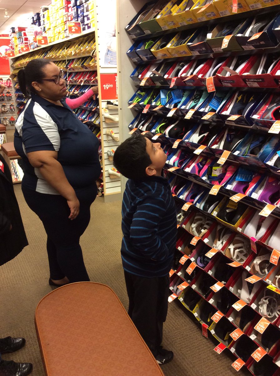 CaroleHighlands's tweet photo. This weekend we met with the ladies of Alpha Kappa Alpha Sorority, Inc. and @PaylessInsider to give away free shoes to our students. @pgcps https://t.co/XoEFei9e4S