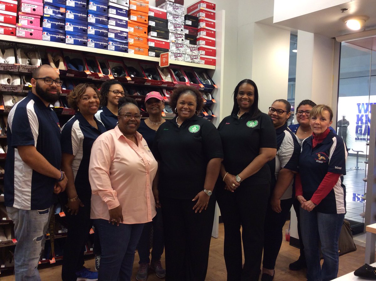 CaroleHighlands's tweet photo. This weekend we met with the ladies of Alpha Kappa Alpha Sorority, Inc. and @PaylessInsider to give away free shoes to our students. @pgcps https://t.co/XoEFei9e4S