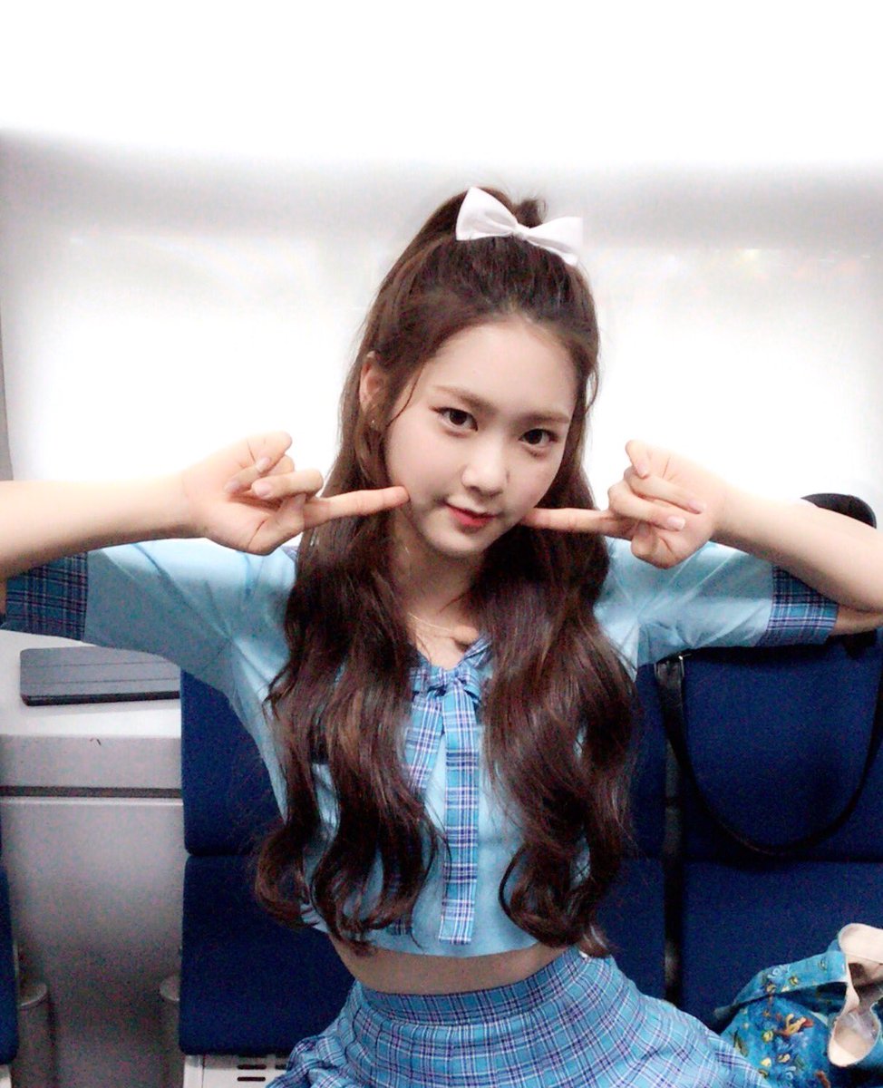 WM_OHMYGIRL's tweet photo. 김지호 생일 축하해💜 즐겁고 행복한 하루 보내자!!!
맛있는 것도 냠냠🍖🍽 행복도 냠냠💕💕

#컬러링북  화이팅😊
#내가_찍은_김지호
#HAPPYJIHODAY 
#지호 #비니 https://t.co/cjHIeivmN3