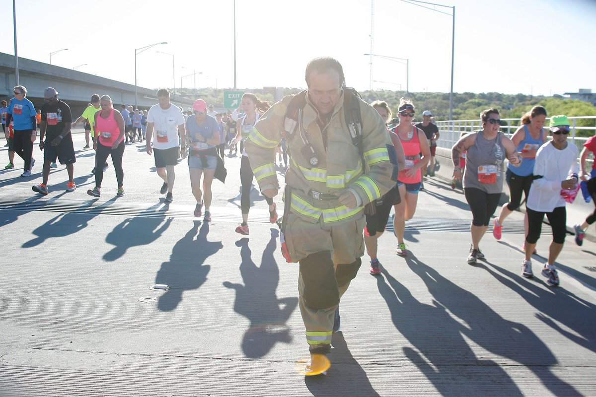 ChasCityPaper's tweet photo. SLIDESHOW: Relive Saturday’s @CRBridgeRun with these great photos https://t.co/Ev7fDCN6Bm #chs #chsnews #bridgerun40 https://t.co/lNAMR9gh95
