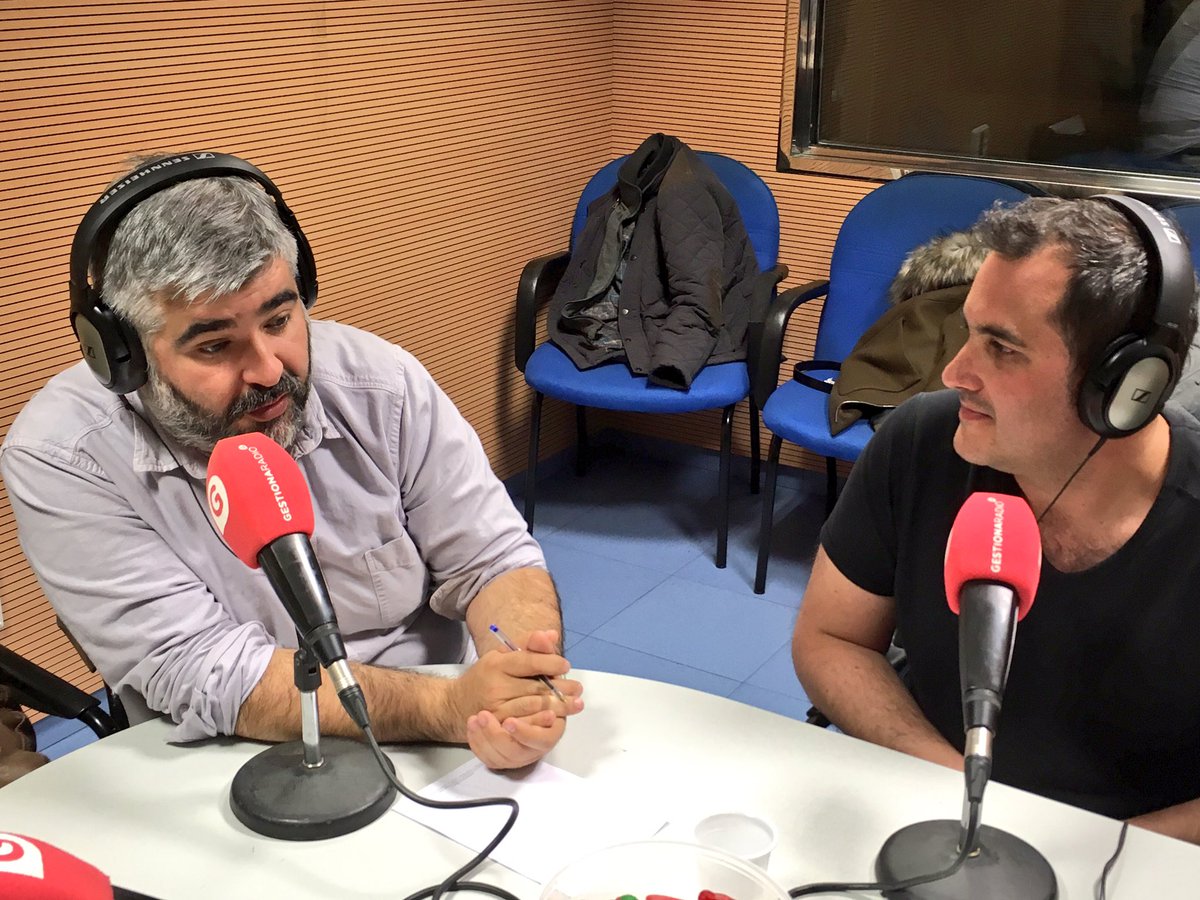 veusdefesta's tweet photo. Escúchanos en directo en @veusdefesta. Hoy entrevistamos al artista fallero Paco Torres. Todo un lujo conversar de Fallas con él. #fallas https://t.co/3SgzzcHcIq