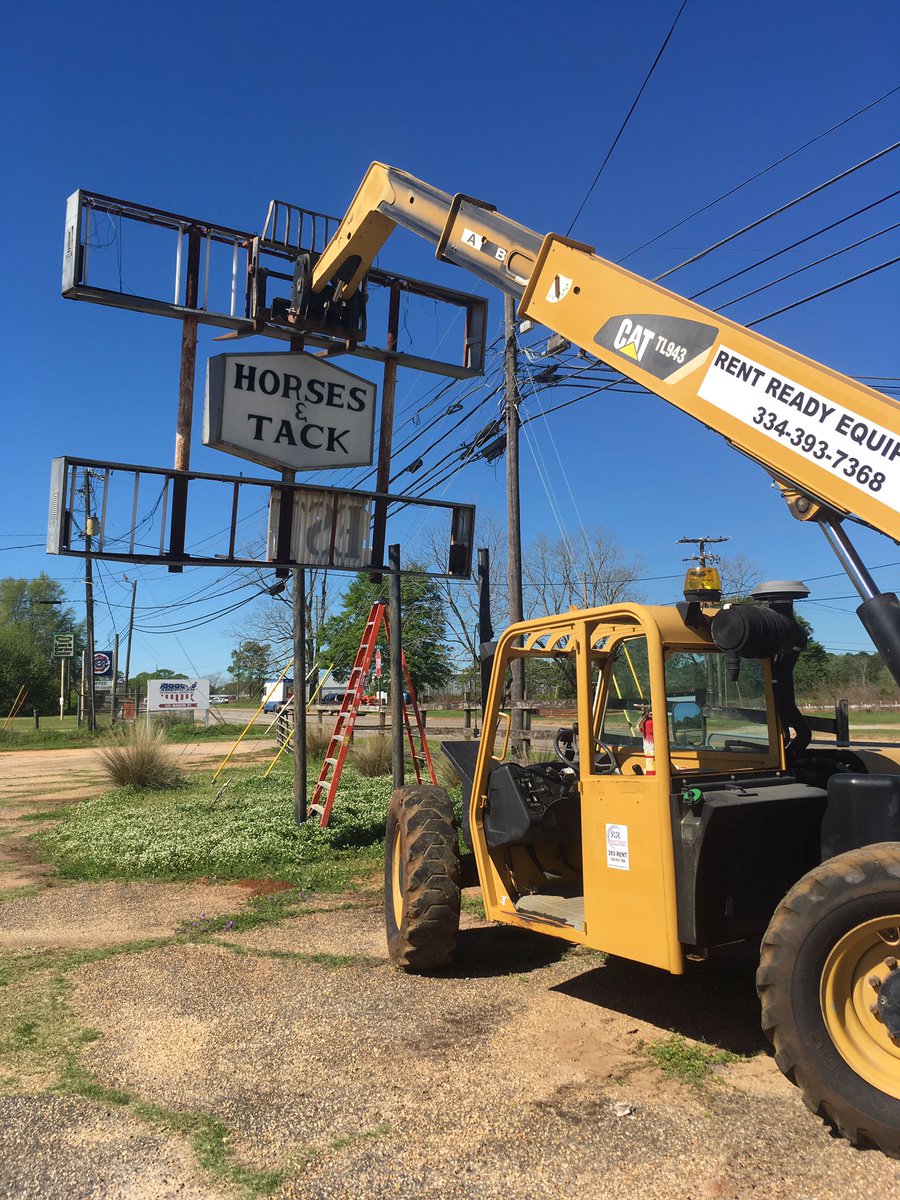 RentReadyEquip's tweet image. Sign removal done quickly and safely 
#signremoval #forklift #reachforklift #equipmentrental #rental #getworkdone #rentready