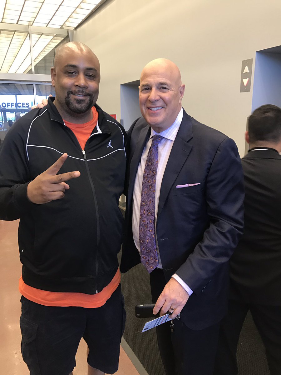 ekinslow20's tweet photo. @SethOnHoops @USFMBB c/o 1997 "slow man". One day we will be the dog! #classic #usfsundome #usfbulls. ๐ค๐พ๐ https://t.co/dRG6OTbBc7