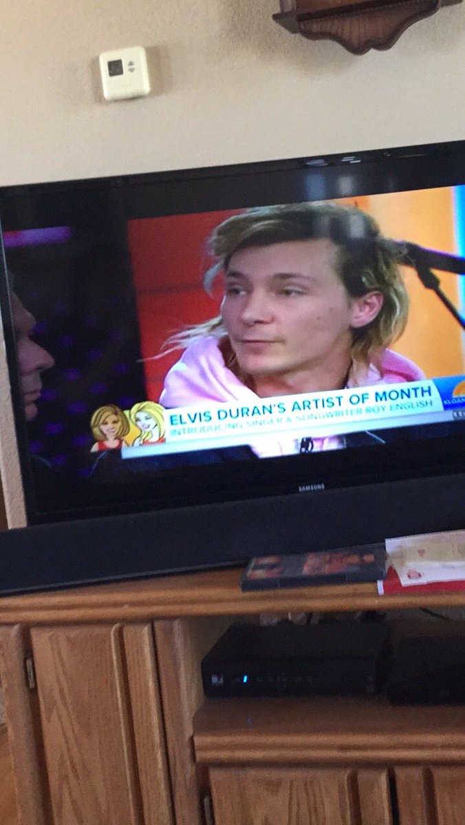 selfsab0t4ge's tweet photo. @RoyEnglish is on my tv πππππ» can't wait to hear Hotel Pools πΆπΆ ily Roy! Still can't believe I saw you live #slflDenver https://t.co/lloFBfcdRV