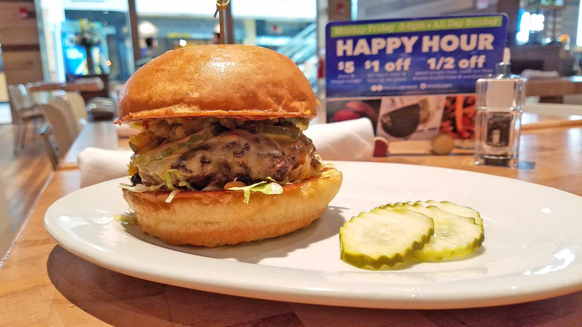 The SuperNova- CAB patty, Sriracha cheese, chipotle ketchup, hot cherry pepper relish, sriracha pickles &amp; lettuce. It's a slam dunk. 🏀#BOTW