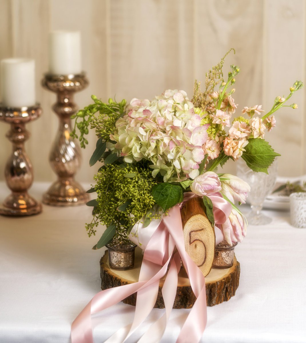 Lovely rustic wedding centerpiece inspiration with fresh florals, metallic accents and ribbons for a pop of color! #lionribbon #weddinginspo