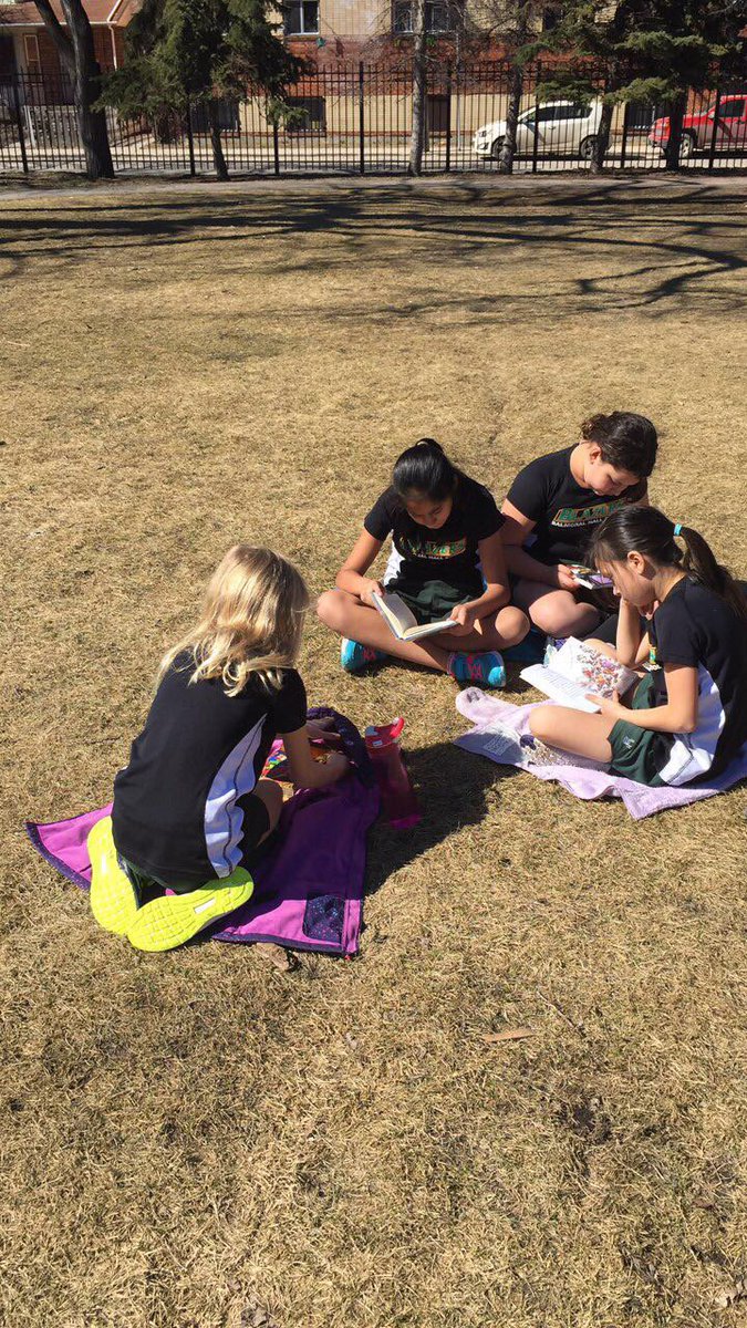 Grade4BH's tweet photo. Taking advantage of the beautiful weather to do some silent reading https://t.co/arLgV6ckCM