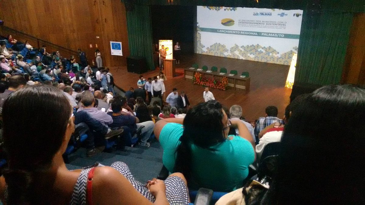 Theatro Fernanda Montenegro lotado para o início da etapa preparatória do IV Encontro dos Municípios com o Desenvolvimento Sustentável.