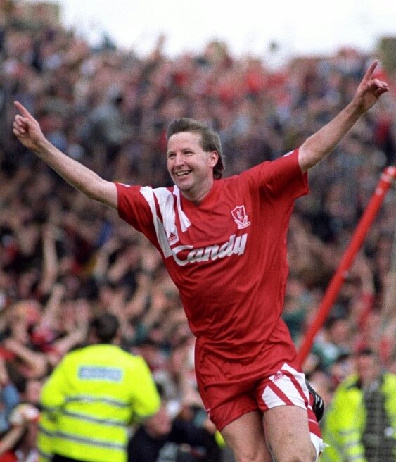 ianlfc05's tweet photo. OTD 1981..
@WhelanRonnie5 make his #LFC debut &amp; scores infront of The Kop. The first of his 493 appearances in a Red shirt.
#LFCfamily https://t.co/dCeWtv1nKV