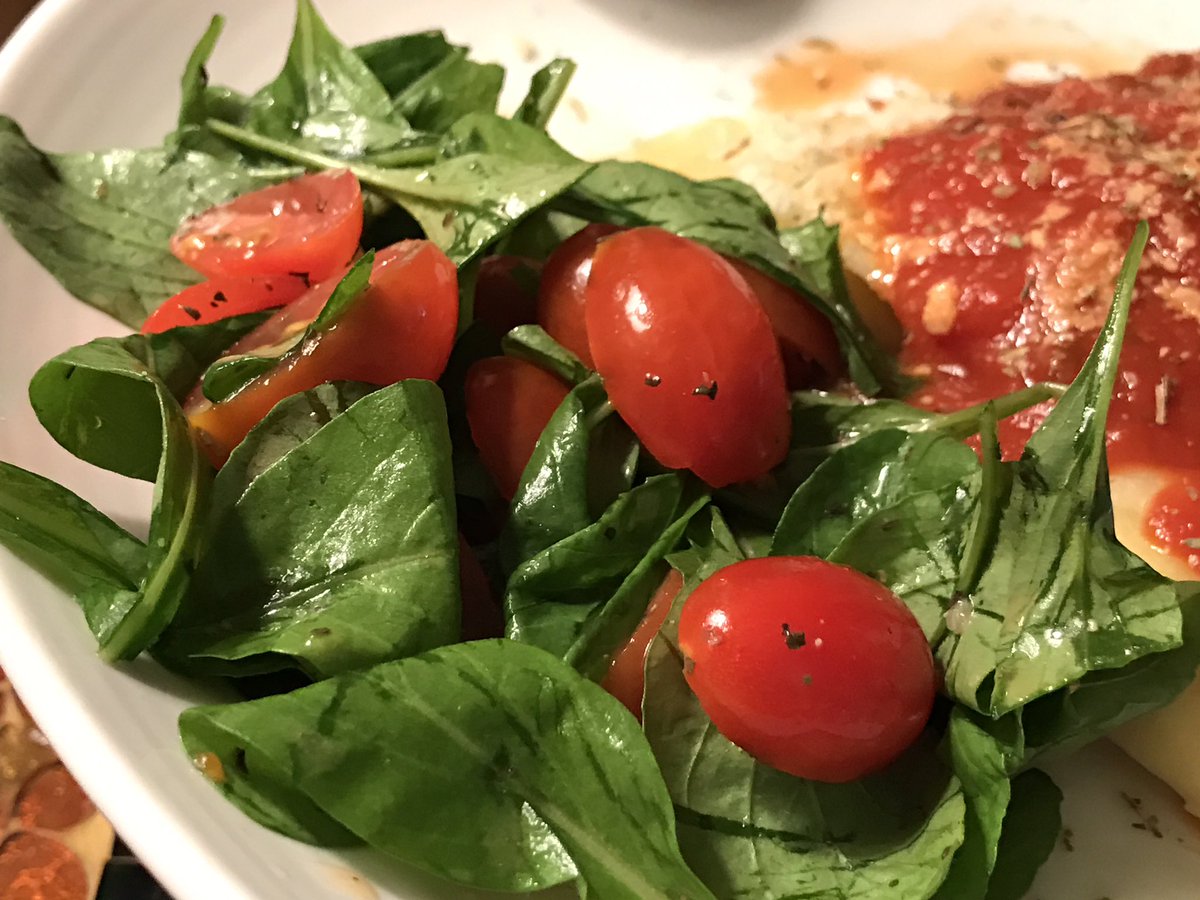 MainerMartin's tweet image. @miss_bonamy 
Good morning, Kinders!
I ate my lettuce for supper and it was delicious!!😘
Thank you!!
Mrs. Martin