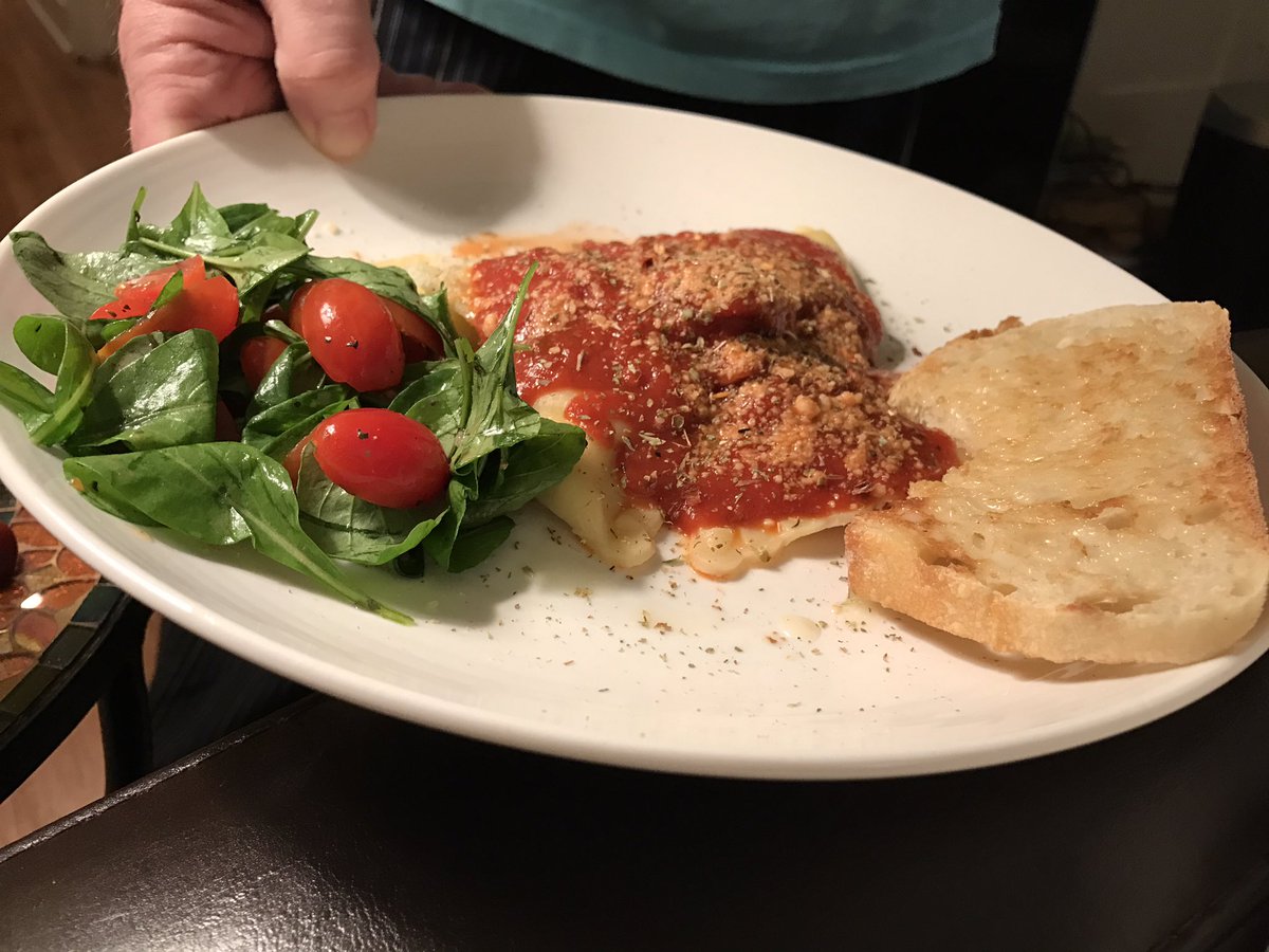 MainerMartin's tweet image. @miss_bonamy 
Good morning, Kinders!
I ate my lettuce for supper and it was delicious!!😘
Thank you!!
Mrs. Martin