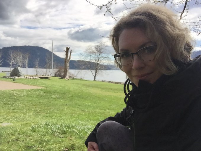 Loving the spring weather in Vancouver. So nice2connect w/nature after such a nasty winter:-) https://t<a href="/tag/tights"class="tags"><span>#tights</span></a><a href="/tag/pantyhose"class="tags"><span>#pantyhose</span></a><a href="/tag/upskirt"class="tags"><span>#upskirt</span></a>