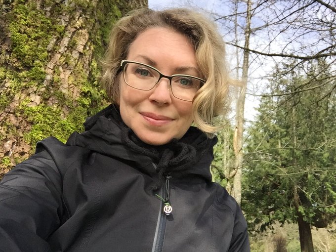 Loving the spring weather in Vancouver. So nice2connect w/nature after such a nasty winter:-) https://t<a href="/tag/tights"class="tags"><span>#tights</span></a><a href="/tag/pantyhose"class="tags"><span>#pantyhose</span></a><a href="/tag/upskirt"class="tags"><span>#upskirt</span></a>
