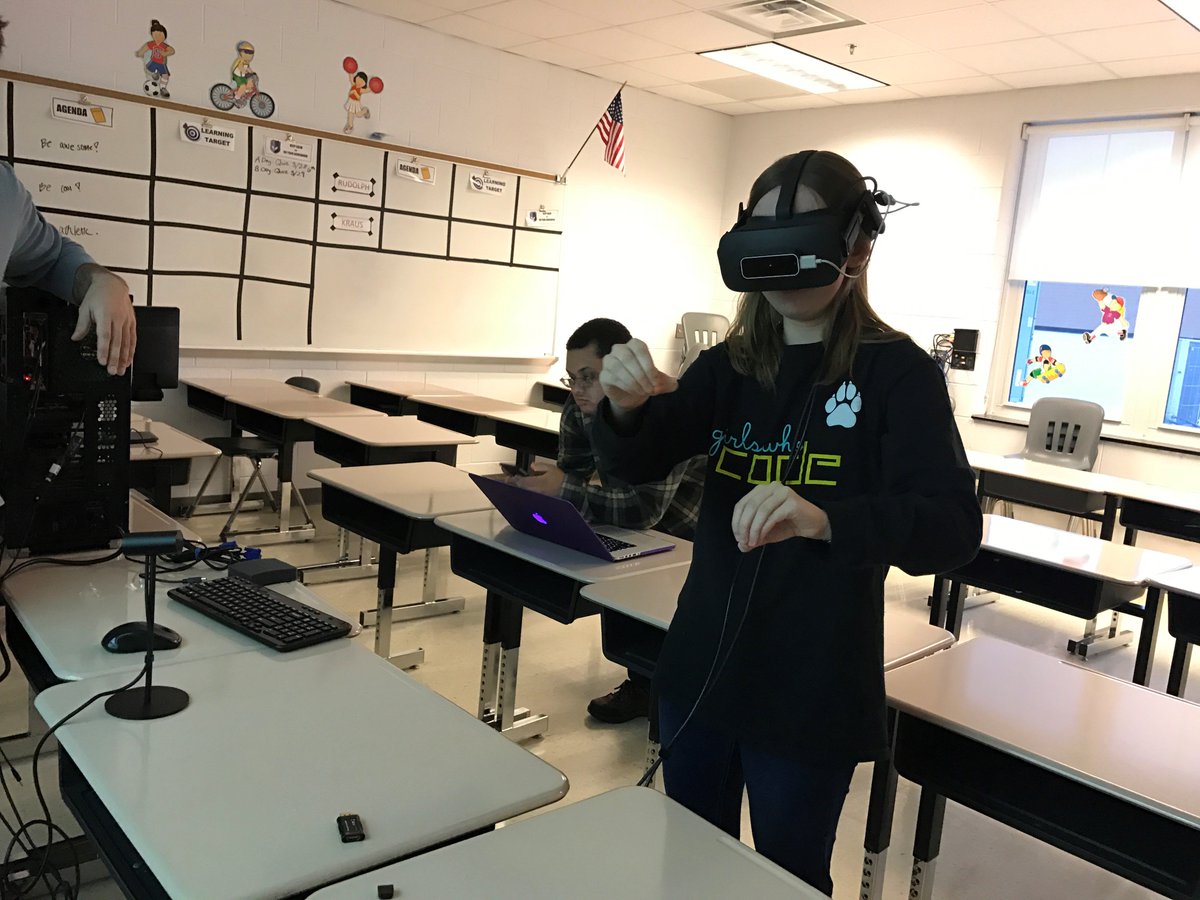 TMS_GWC's tweet photo. Thank you Chris Zugates @arivisAG for giving a demo and providing Virtual Reality experience @TMS_GWC @TrailsideMiddle ... https://t.co/Z9XMn1cGXN