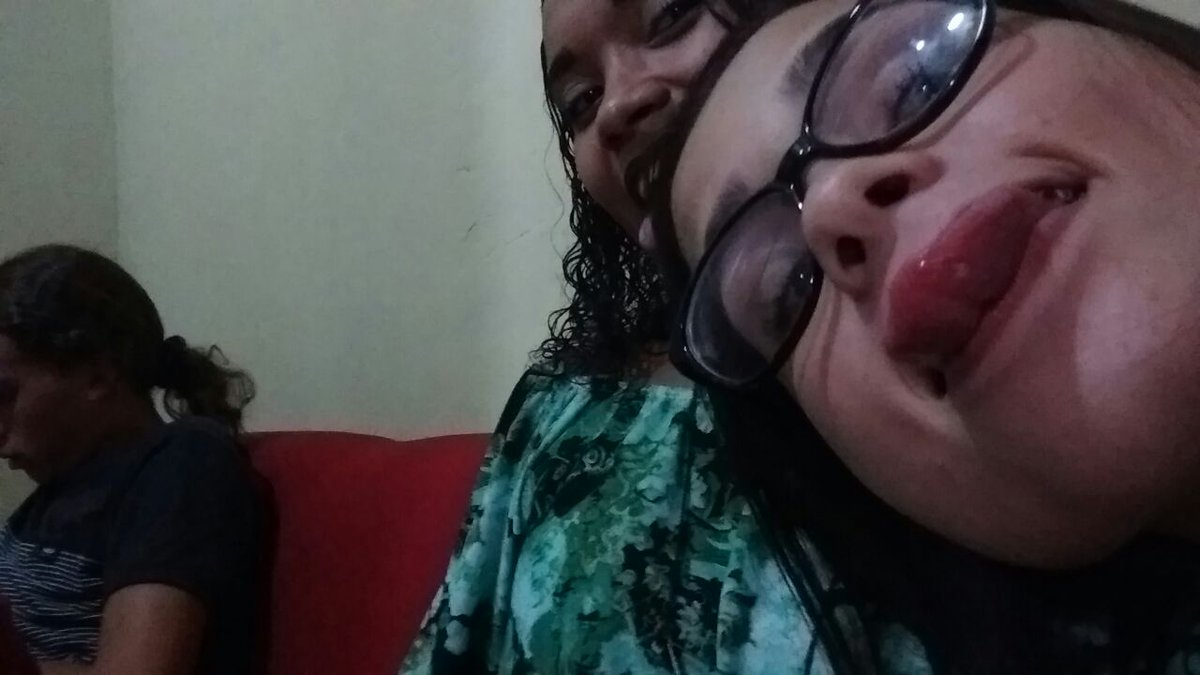 BrinaFreittas's tweet photo. Loucaaa Parabéns. .
  Neurótica faz 19 👏👏🎂✌🍺🎉🎁❤😍👭
   @Adrielle_Costaa https://t.co/b8DTYIzq43