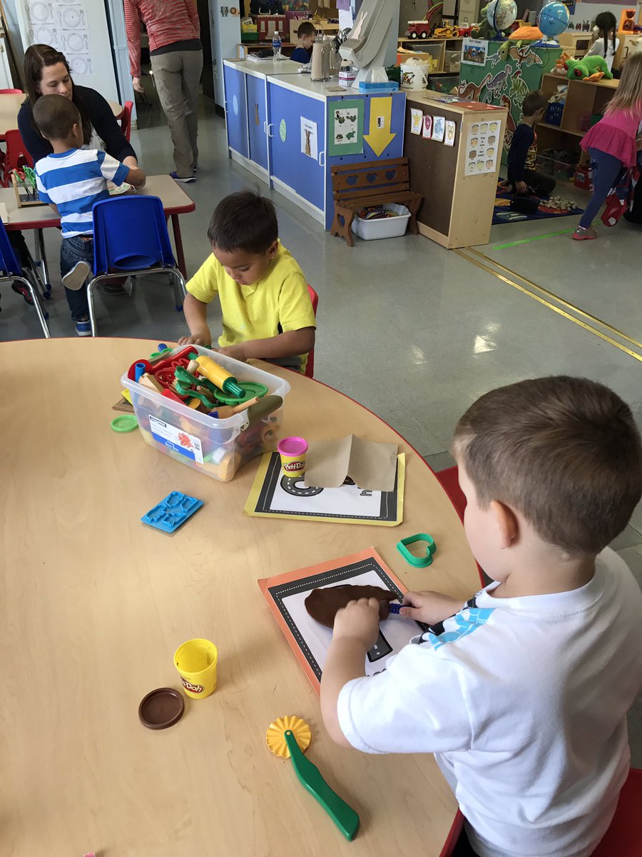 SMCPSHeadStart's tweet photo. Time for centers at MES Head Start https://t.co/qhX9nWr4RS