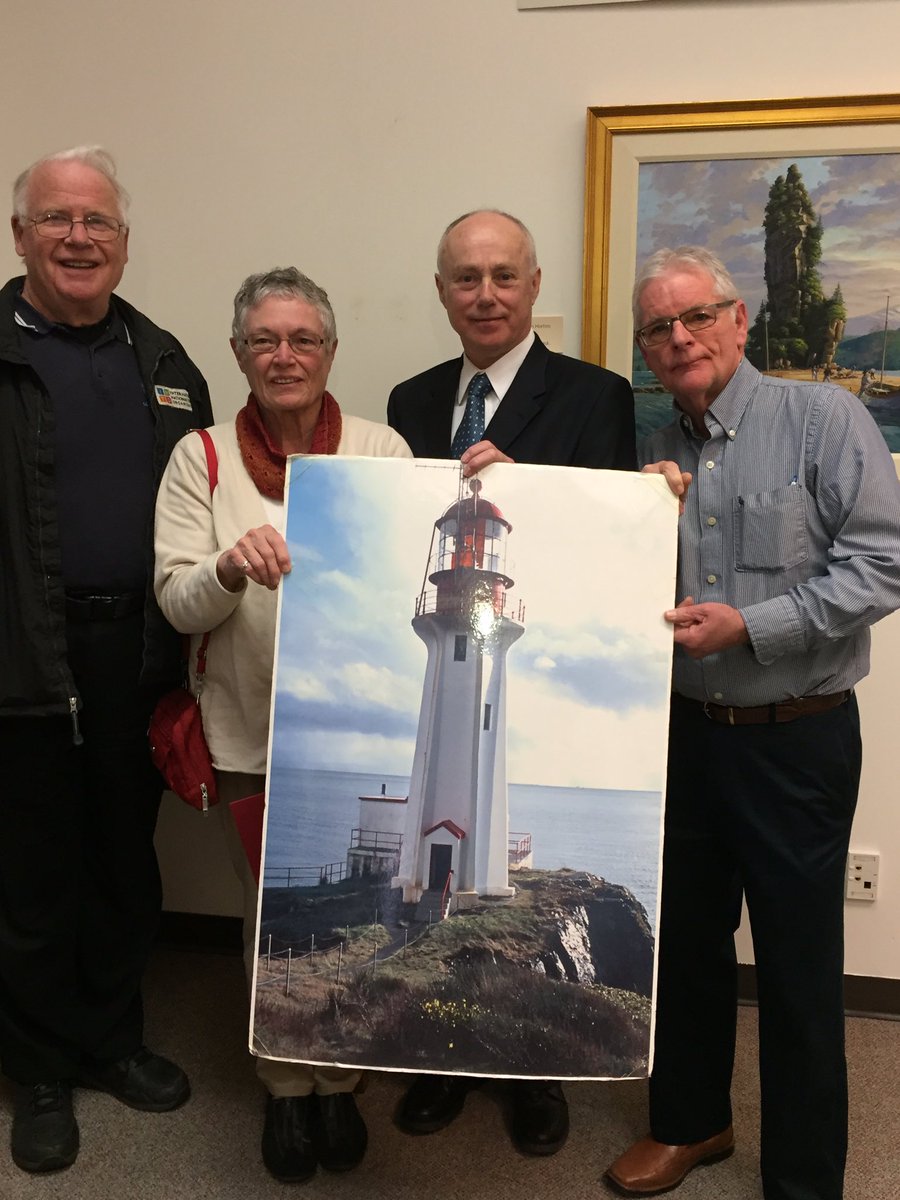 LocalNewsEye's tweet photo. Largest lighthouse donation $550,000 @SheringhamLight in #Canada celebrated #Victoria @crd_bc https://t.co/VrOMsSCNre