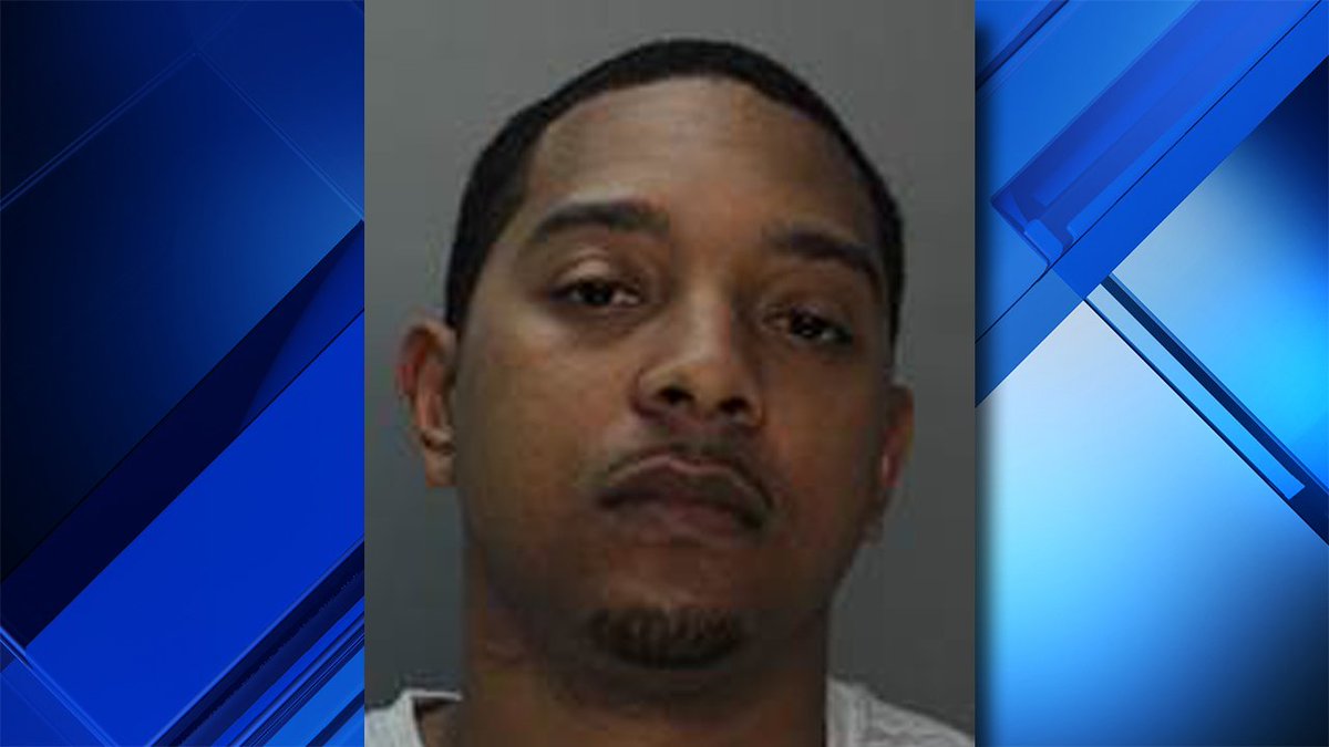 #BREAKING Miami-Dade police officer accused of beating wife bit.ly/2o2L9sj https://t.co/5J5vQQZe2u