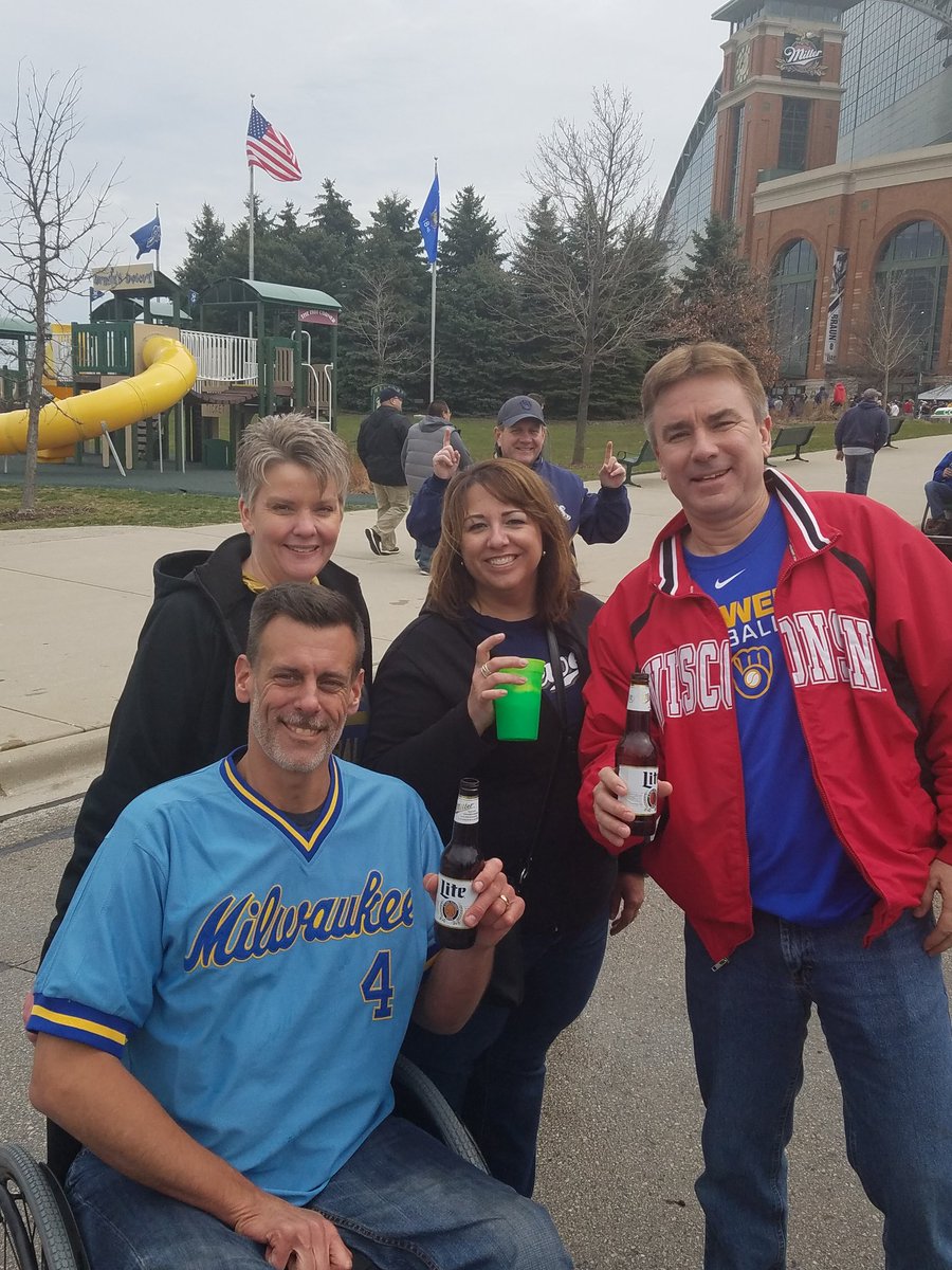 PeoplesBankWI's tweet photo. #OpeningDayFun.  @TomOehler1 https://t.co/5q6xuDZ8qC