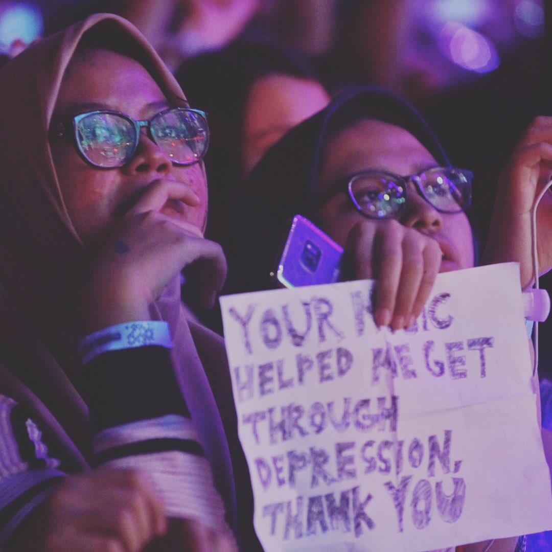 coldplay's tweet photo. Up and Up! (#ColdplaySingapore on Saturday) R42 https://t.co/RFJac1g3fR