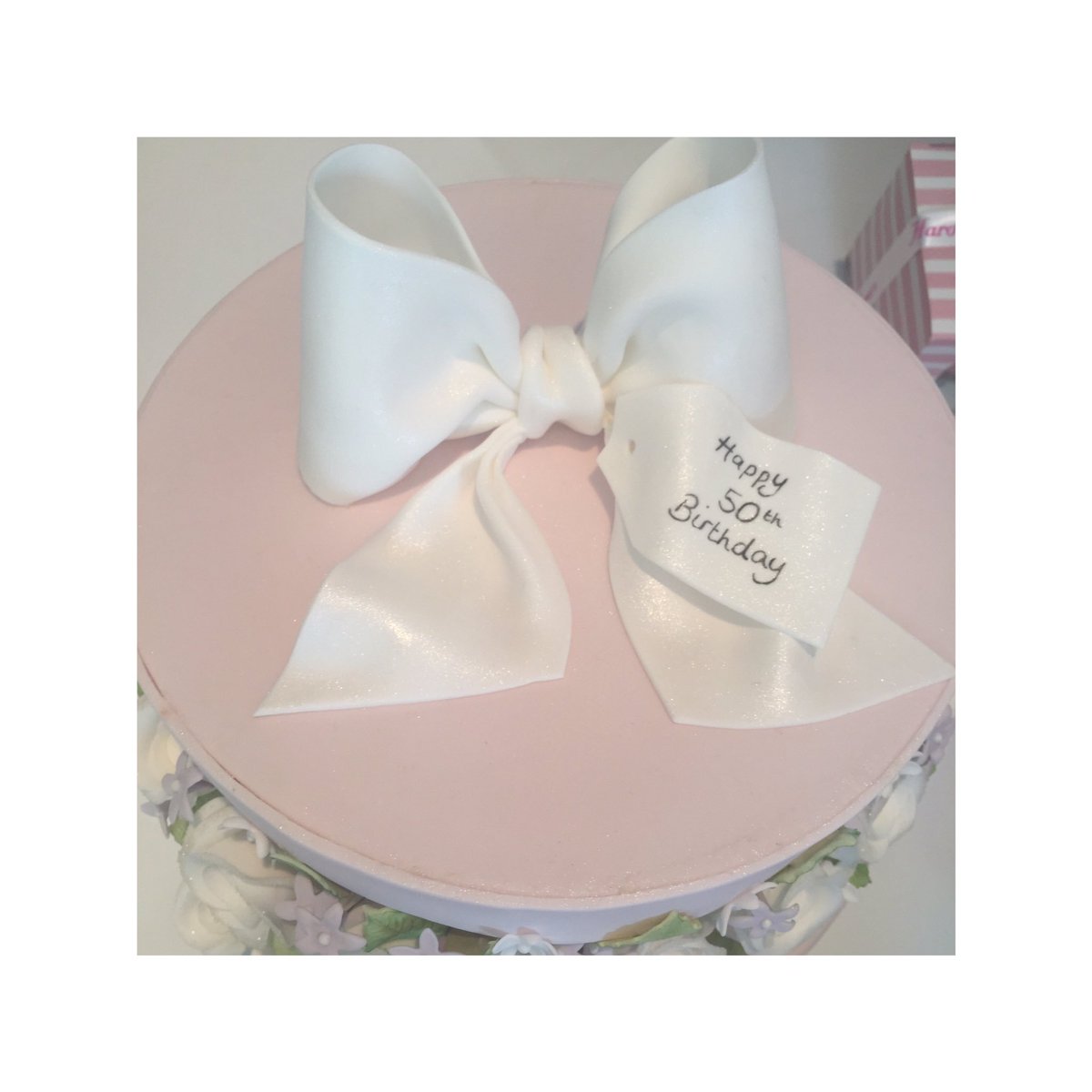 HardingFlowers's tweet image. 50th Birthday cake was a hatbox!! #hardingsflowers